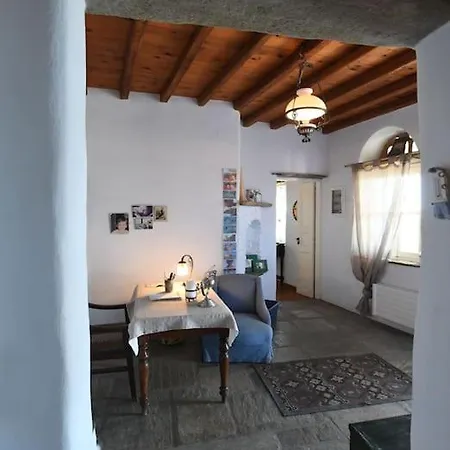 Evilion Traditional House וילה